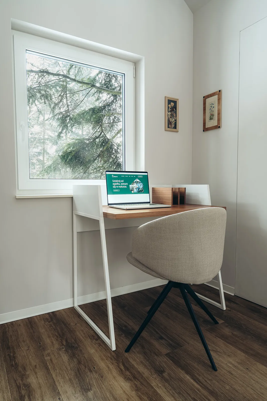 Miejsce do pracy — domek Hvita, Strøme Sulistrowiczki