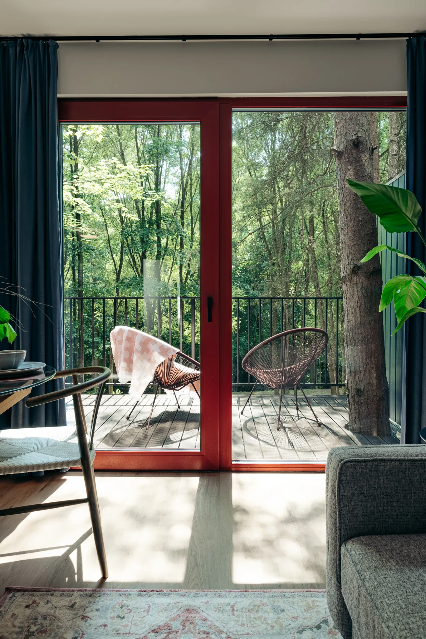 Salon z rozkładaną sofą — domek Røda, Strøme Sulistrowiczki